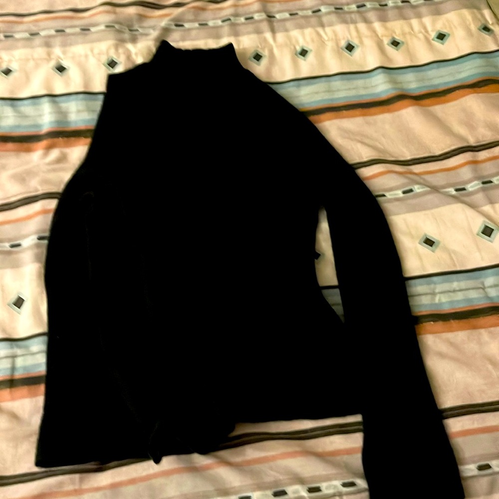 Nice sweater, Black. Size small/ medium…